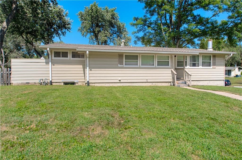 6904 NW Belvidere Parkway — photo 30