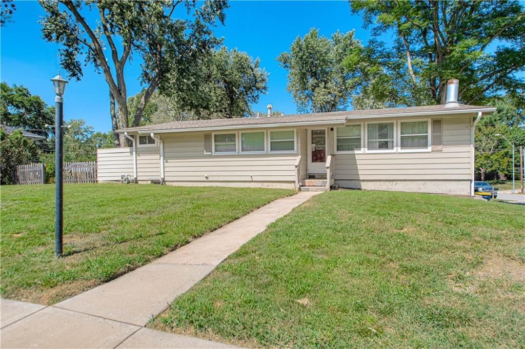 6904 NW Belvidere Parkway — photo 31