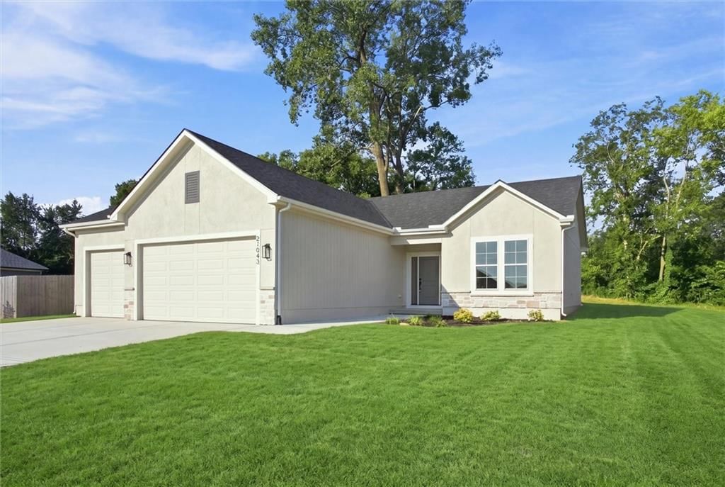 21043 S 225th Street, Spring Hill, KS: listing photo 2