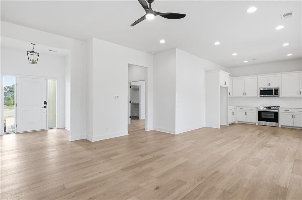 Photo 5 of 27 - 21043 S 225th Street, Spring Hill, KS 66083