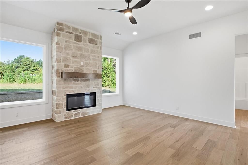 Photo 7 of 27 - 21043 S 225th Street, Spring Hill, KS 66083