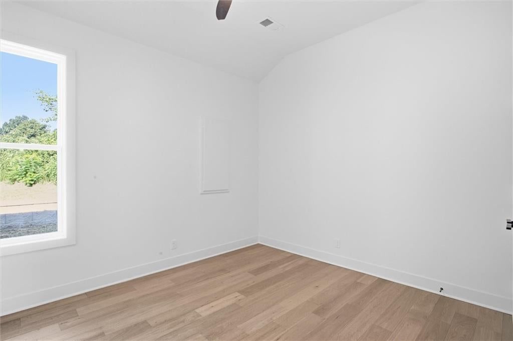 Photo 21 of 27 - 21043 S 225th Street, Spring Hill, KS 66083