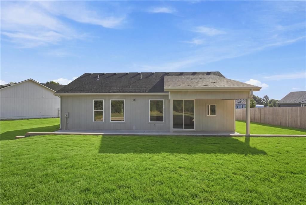 Photo 25 of 27 - 21043 S 225th Street, Spring Hill, KS 66083