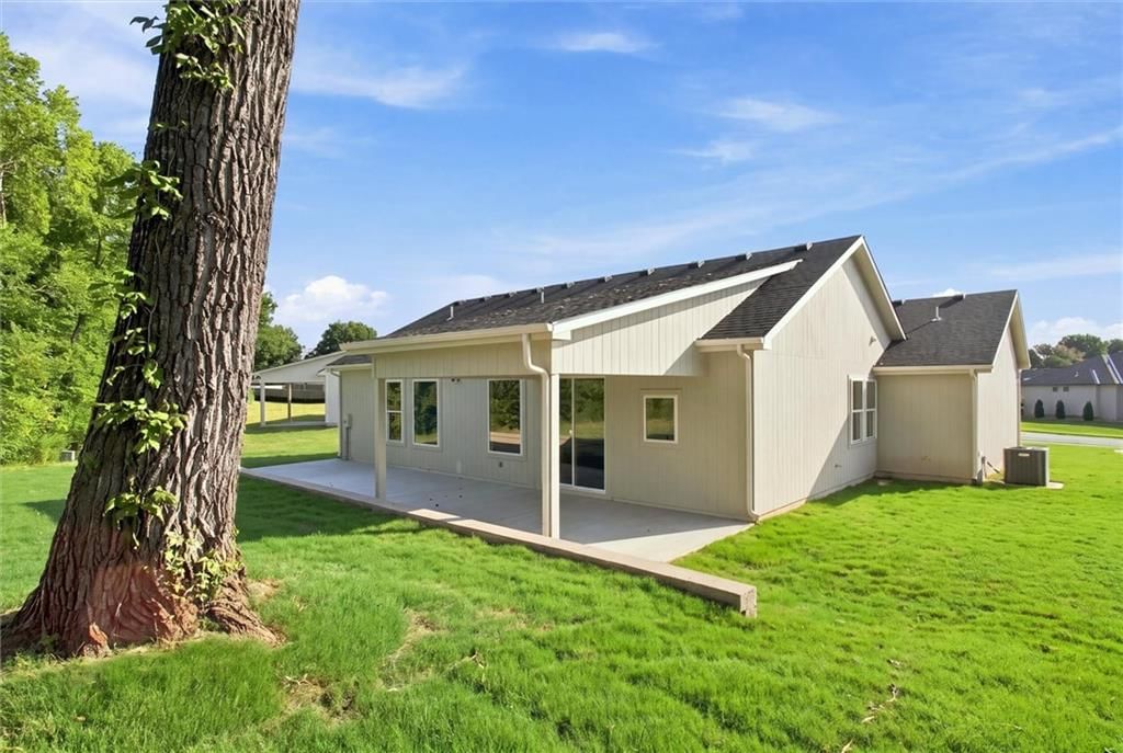 Photo 26 of 27 - 21043 S 225th Street, Spring Hill, KS 66083