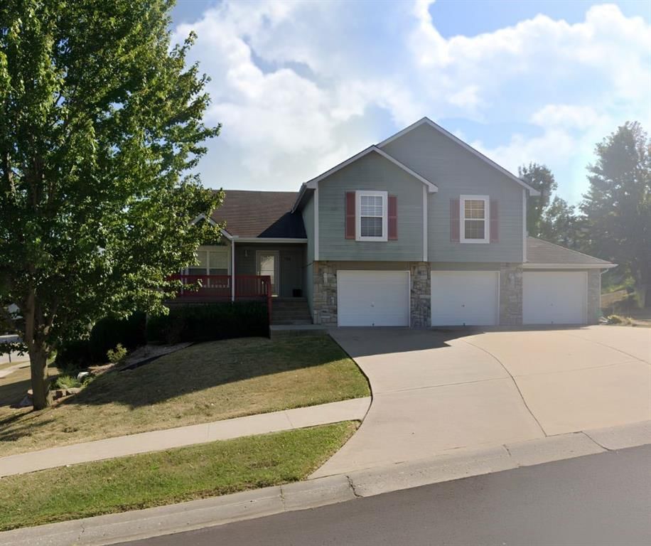 1301 Sawgrass Drive, Grain Valley, MO