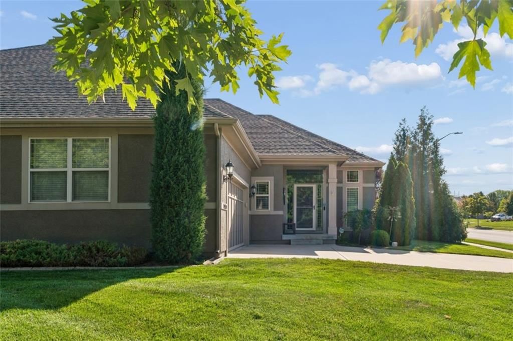 24520 W 110th Street, Olathe, KS: listing photo 2