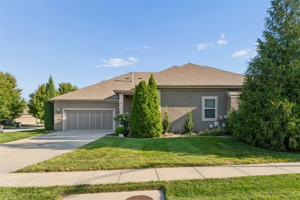 24520 W 110th Street, Olathe, KS: listing photo 3
