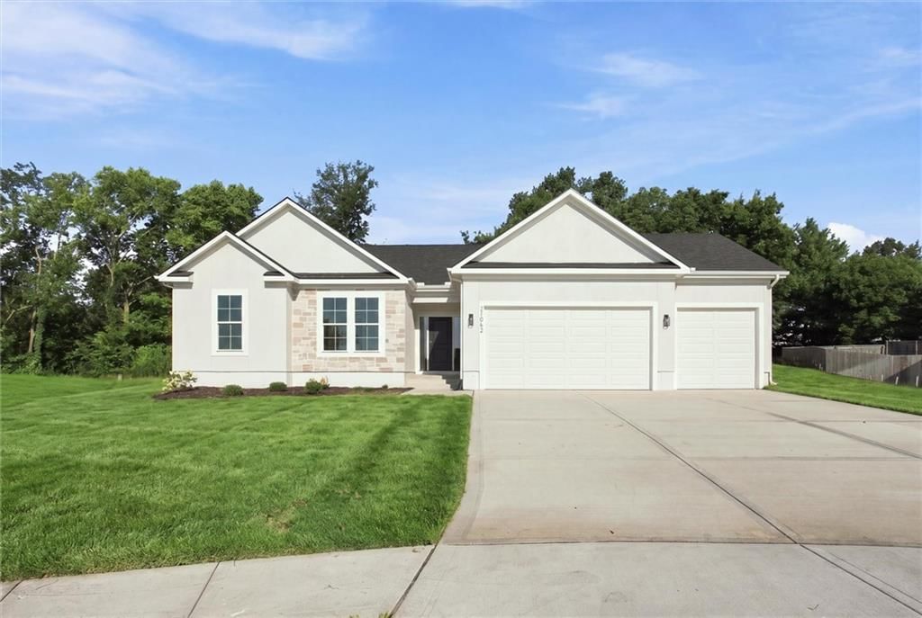 21063 W 225th Street, Spring Hill, KS: listing photo 2