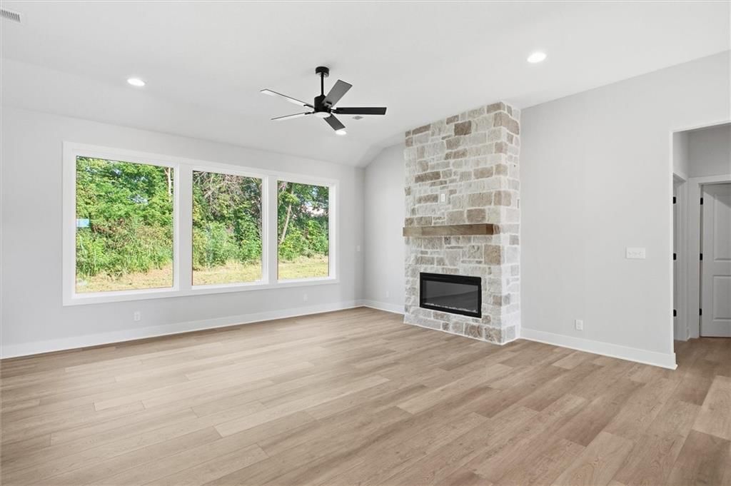 Photo 6 of 26 - 21063 W 225th Street, Spring Hill, KS 66083
