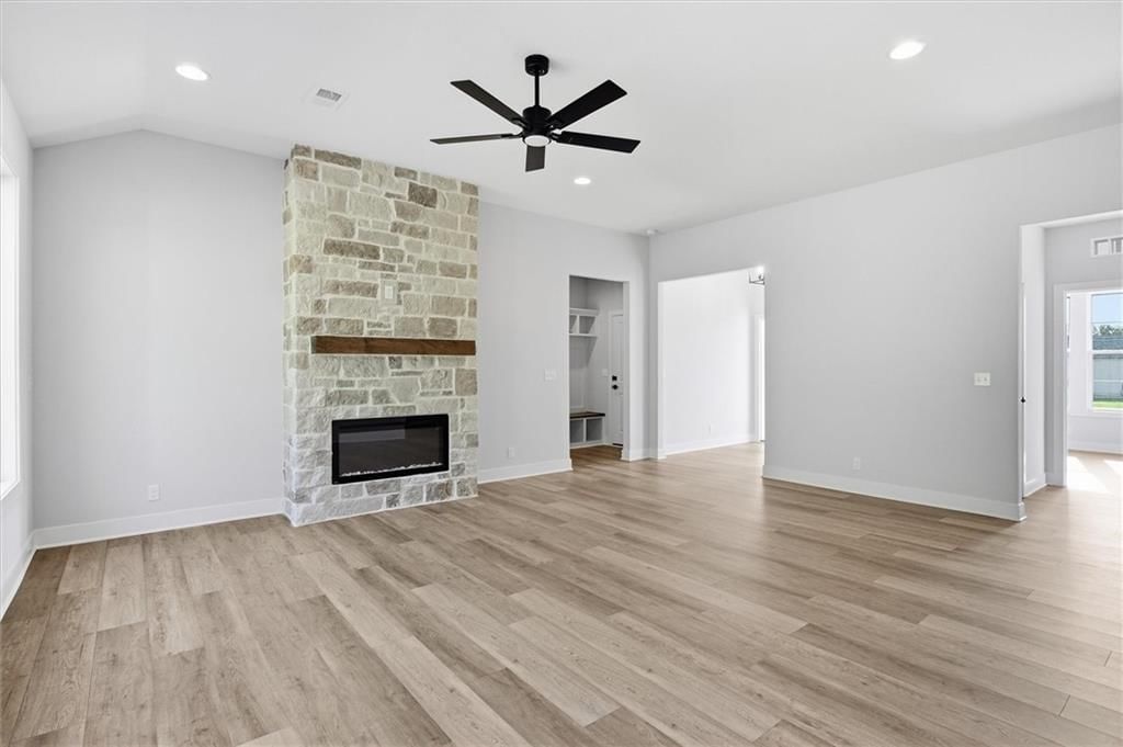 Photo 7 of 26, 21063 W 225th Street, Spring Hill, KS 66083