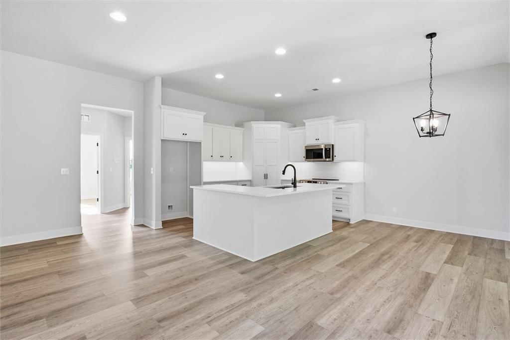 Photo 8 of 26, 21063 W 225th Street, Spring Hill, KS 66083