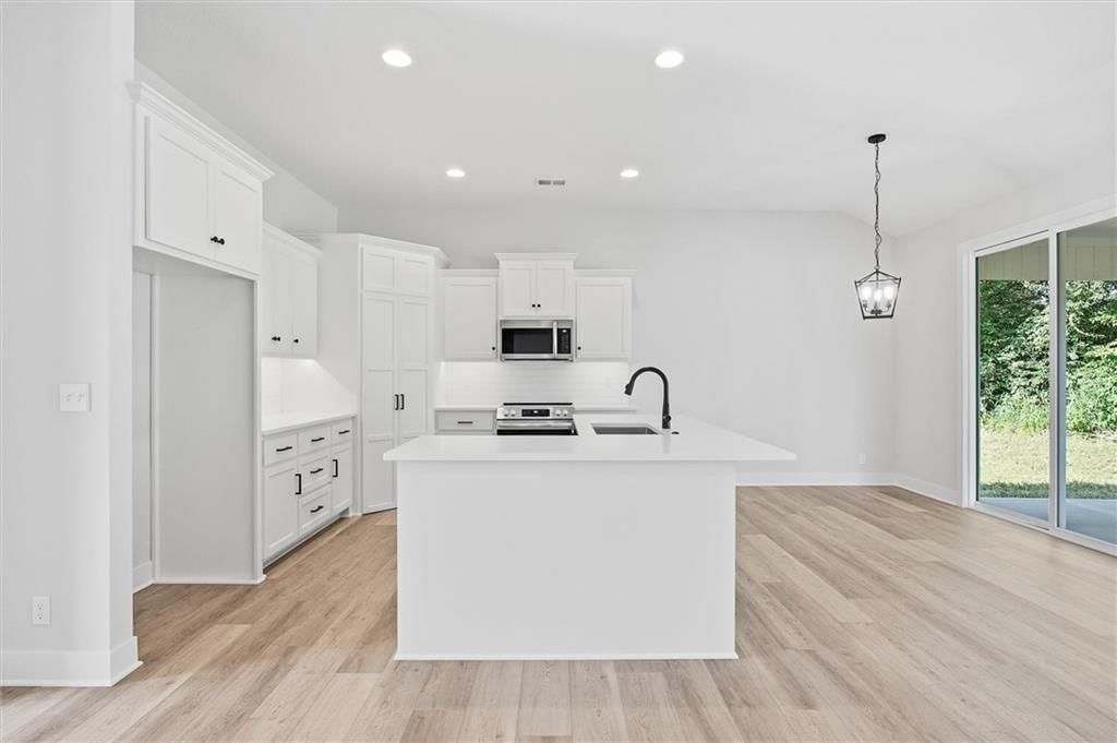 Photo 9 of 26 - 21063 W 225th Street, Spring Hill, KS 66083