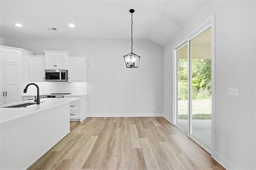 Photo 10 of 26 - 21063 W 225th Street, Spring Hill, KS 66083