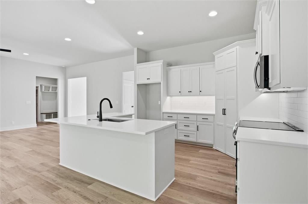 Photo 11 of 26 - 21063 W 225th Street, Spring Hill, KS 66083