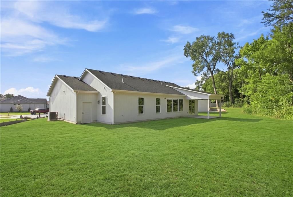 Photo 25 of 26 - 21063 W 225th Street, Spring Hill, KS 66083