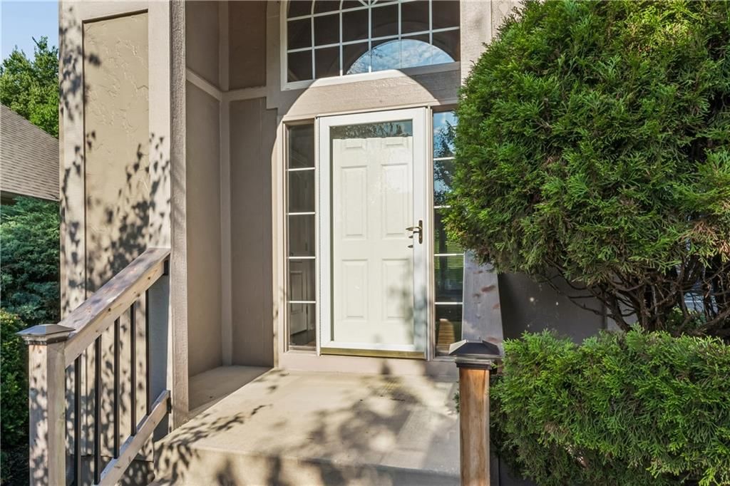 Photo 5 of 62 - 12178 S PRAIRIE CREEK Parkway, Olathe, KS 66062