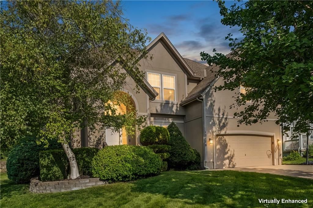 Photo 6 of 62 - 12178 S PRAIRIE CREEK Parkway, Olathe, KS 66062