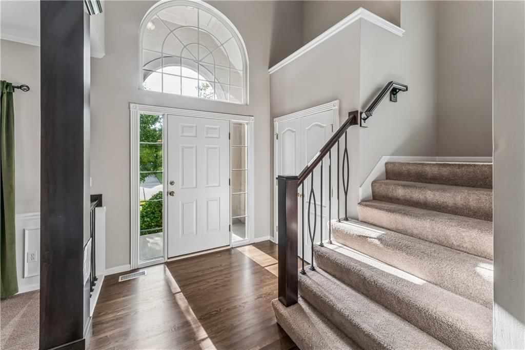 Photo 7 of 62 - 12178 S PRAIRIE CREEK Parkway, Olathe, KS 66062