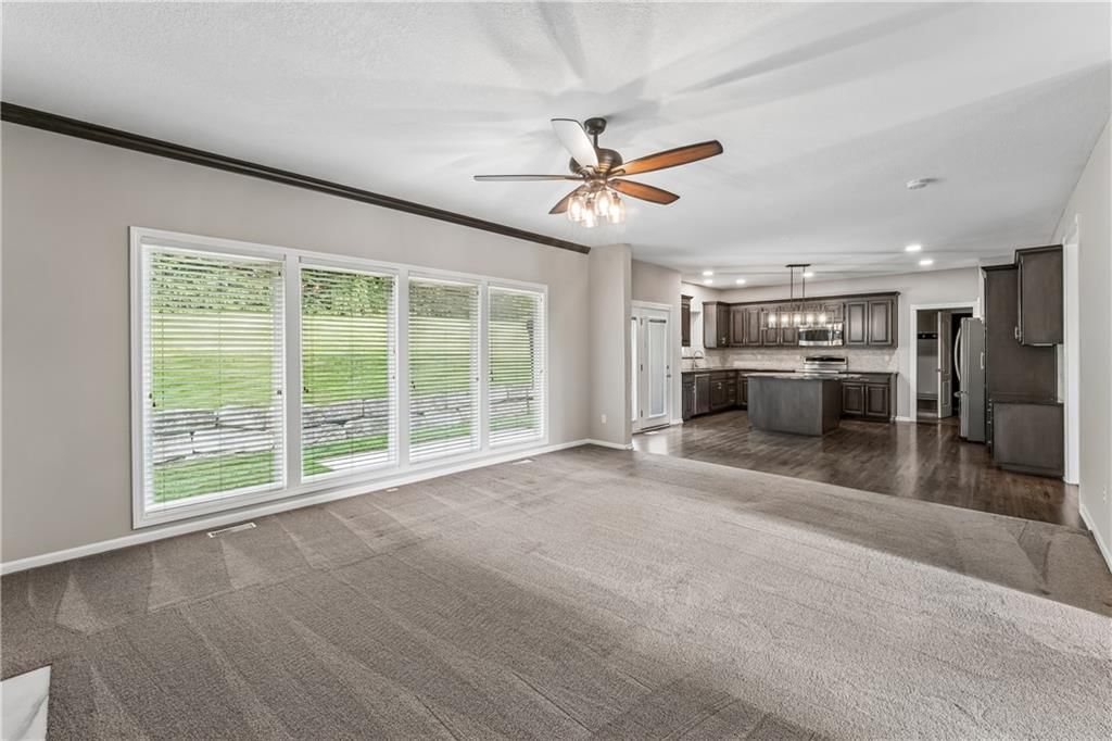 Photo 11 of 62 - 12178 S PRAIRIE CREEK Parkway, Olathe, KS 66062