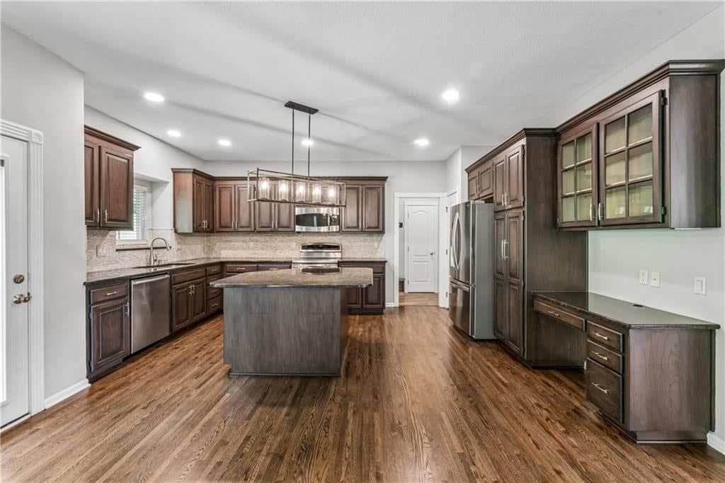 Photo 18 of 62 - 12178 S PRAIRIE CREEK Parkway, Olathe, KS 66062
