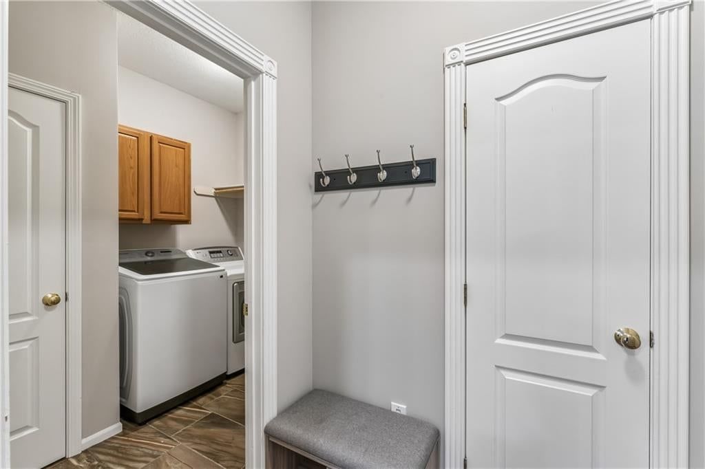 Photo 23 of 62 - 12178 S PRAIRIE CREEK Parkway, Olathe, KS 66062