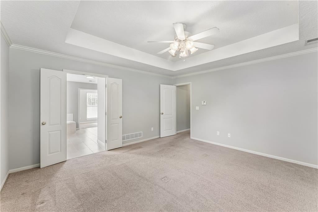 Photo 29 of 62 - 12178 S PRAIRIE CREEK Parkway, Olathe, KS 66062