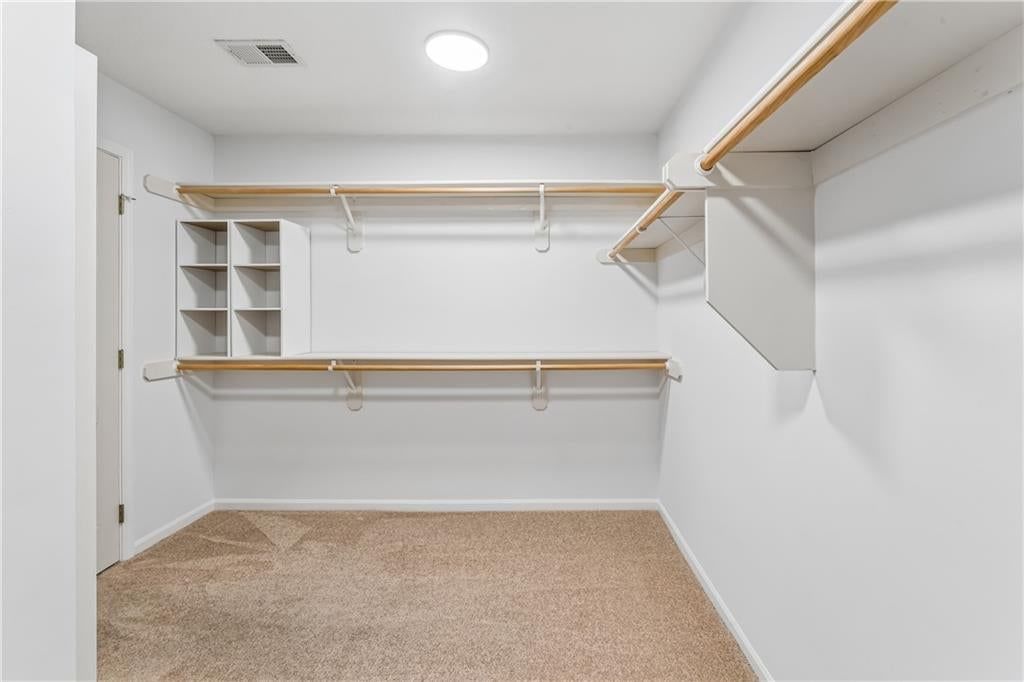 Photo 35 of 62 - 12178 S PRAIRIE CREEK Parkway, Olathe, KS 66062