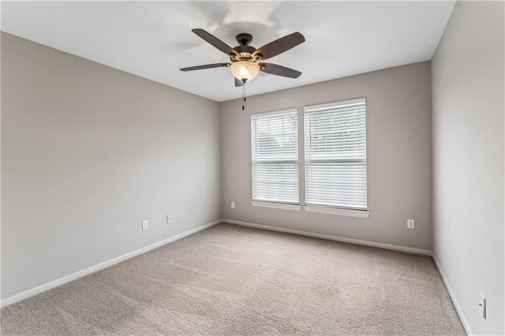 Photo 36 of 62 - 12178 S PRAIRIE CREEK Parkway, Olathe, KS 66062