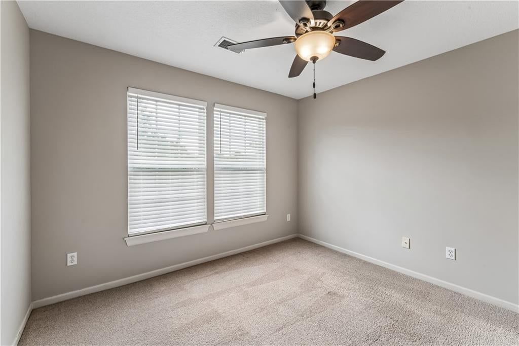 Photo 37 of 62 - 12178 S PRAIRIE CREEK Parkway, Olathe, KS 66062