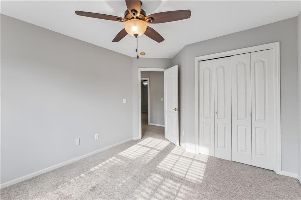Photo 38 of 62 - 12178 S PRAIRIE CREEK Parkway, Olathe, KS 66062