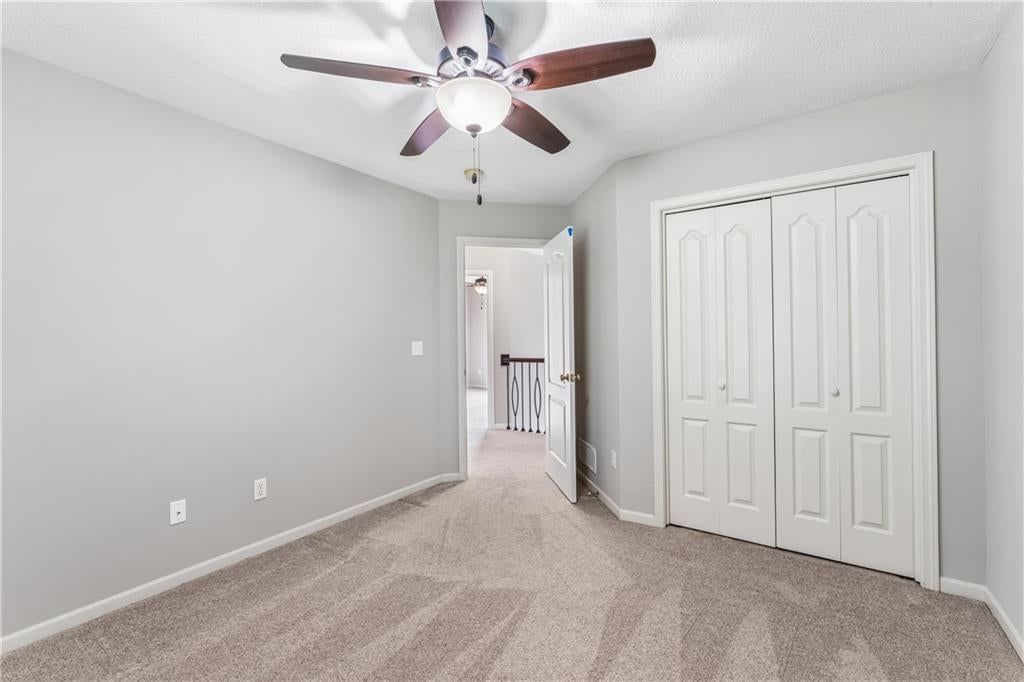 Photo 39 of 62 - 12178 S PRAIRIE CREEK Parkway, Olathe, KS 66062