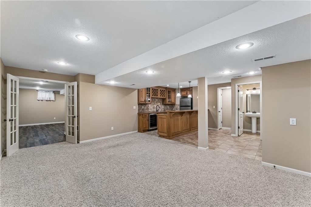 Photo 46 of 62 - 12178 S PRAIRIE CREEK Parkway, Olathe, KS 66062