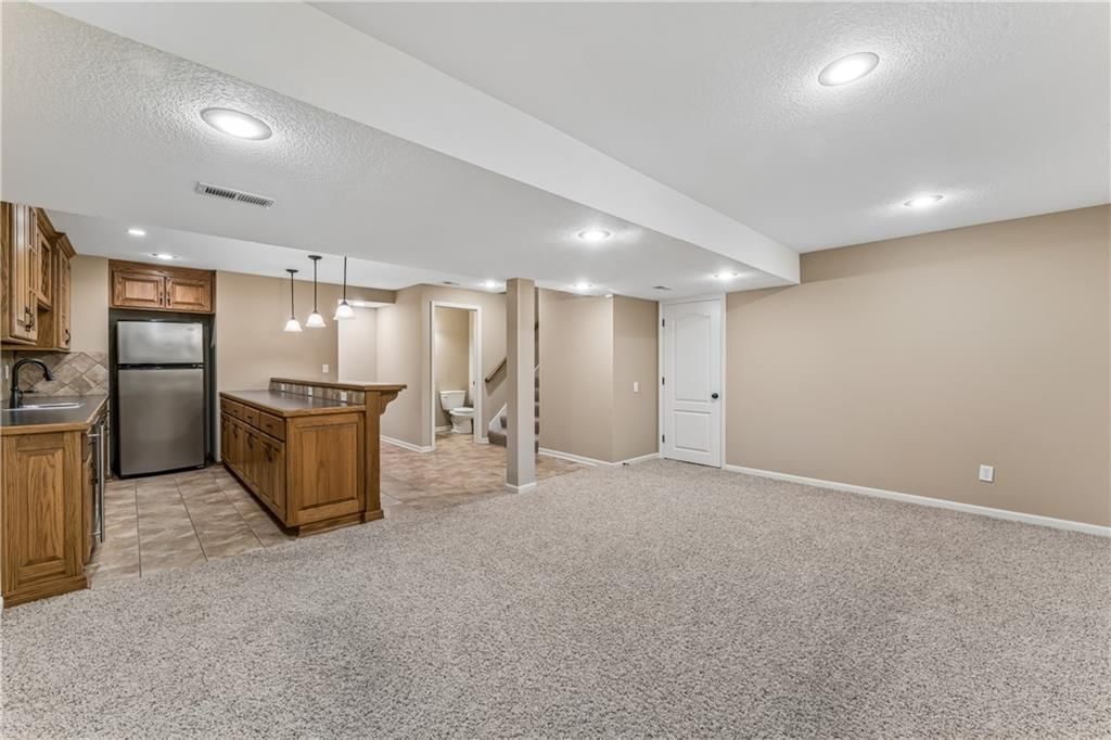 Photo 47 of 62 - 12178 S PRAIRIE CREEK Parkway, Olathe, KS 66062