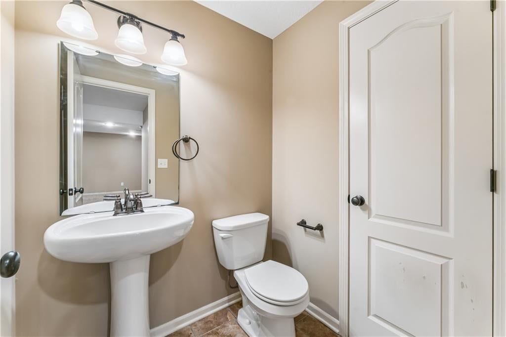 Photo 50 of 62 - 12178 S PRAIRIE CREEK Parkway, Olathe, KS 66062