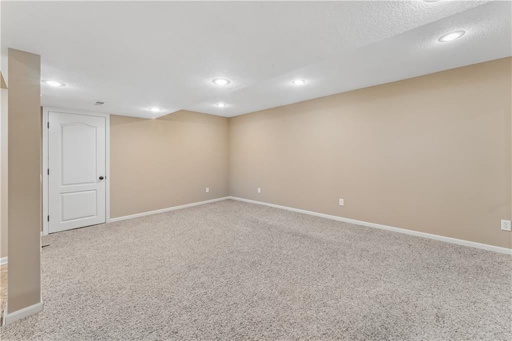 Photo 51 of 62 - 12178 S PRAIRIE CREEK Parkway, Olathe, KS 66062