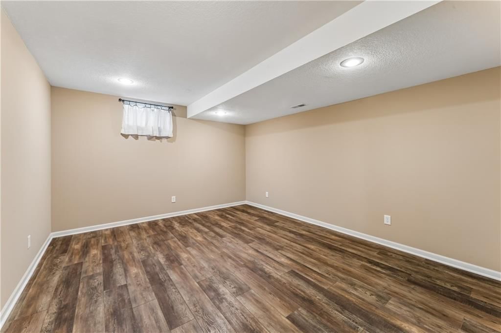 Photo 52 of 62 - 12178 S PRAIRIE CREEK Parkway, Olathe, KS 66062
