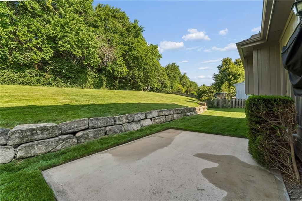 Photo 60 of 62 - 12178 S PRAIRIE CREEK Parkway, Olathe, KS 66062