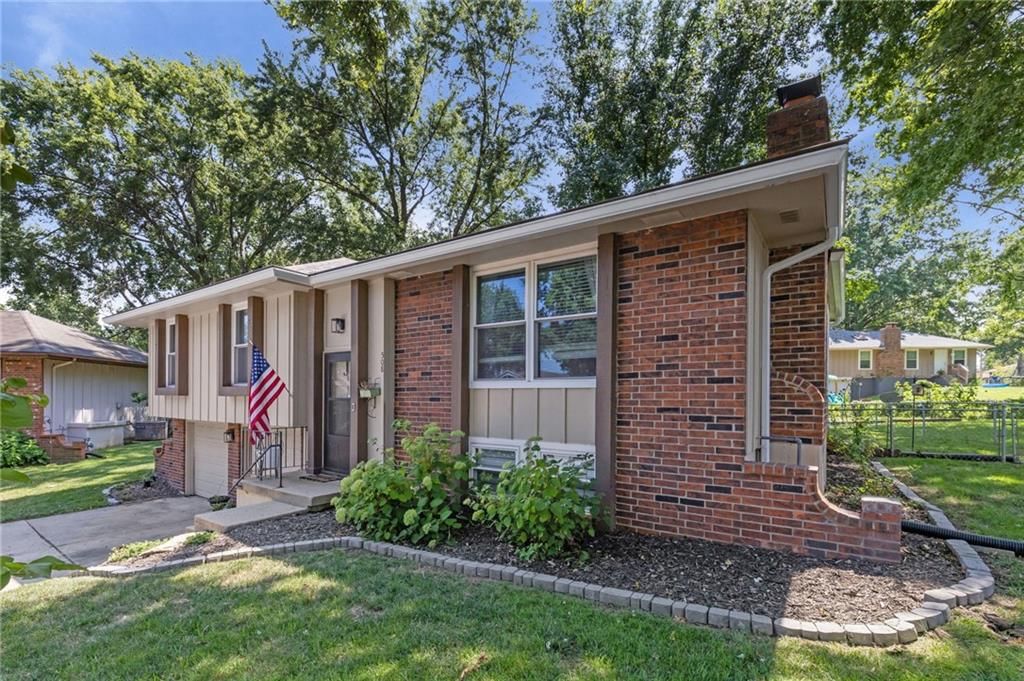 508 NE Grant Drive — photo 2