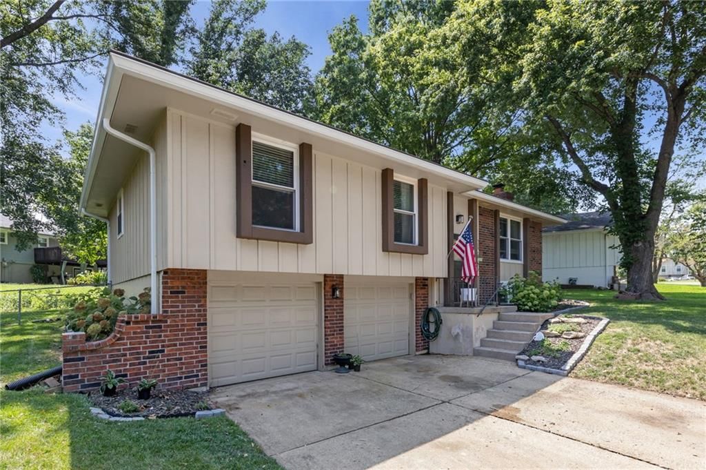 508 NE Grant Drive — photo 3