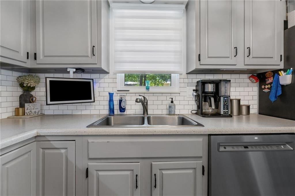 508 NE Grant Drive — photo 10