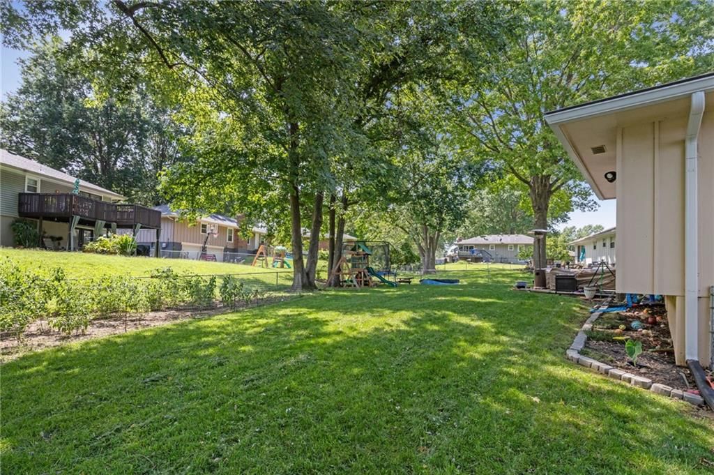 508 NE Grant Drive — photo 23