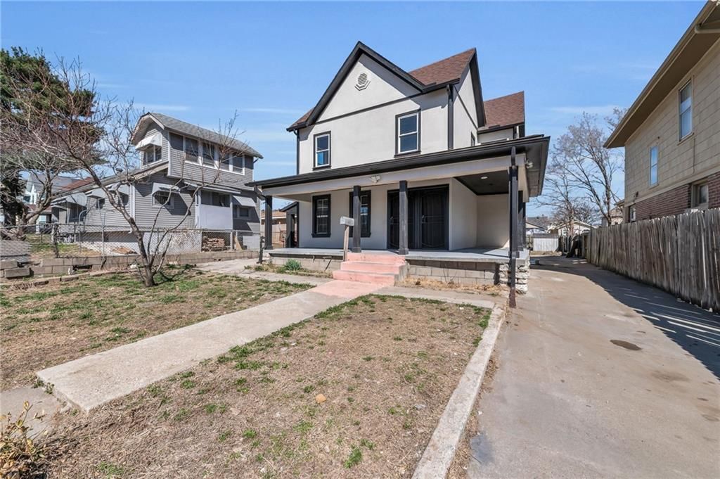5208 E 8th Street — photo 2