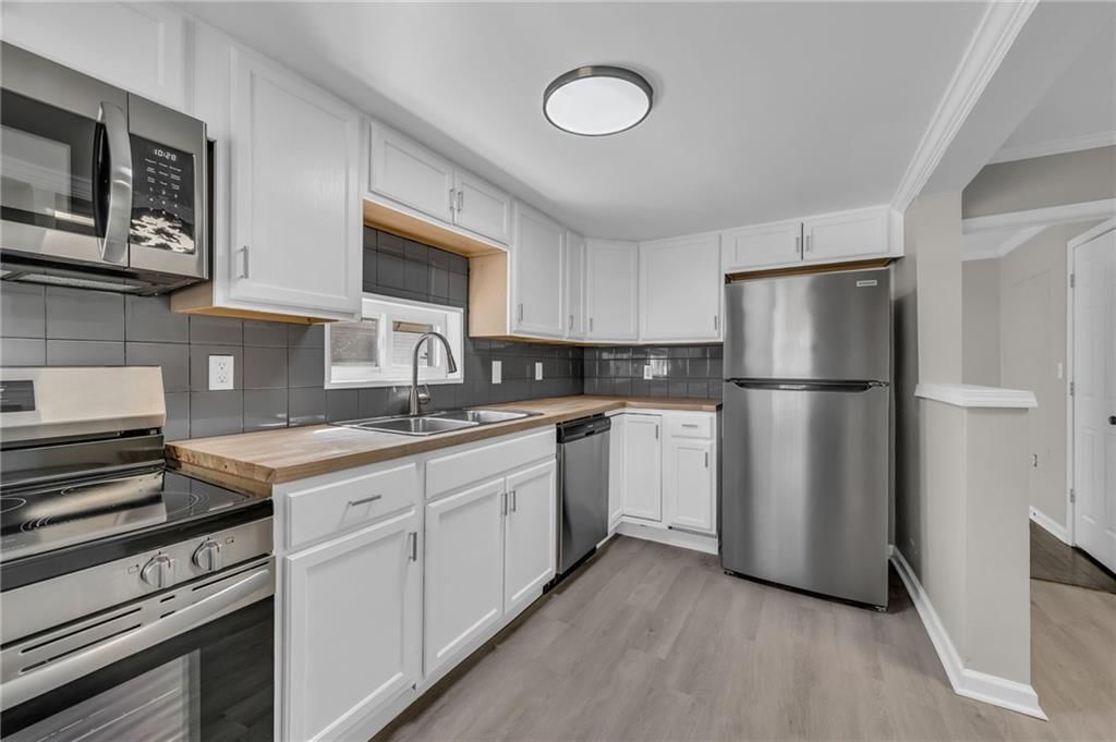 5208 E 8th Street — photo 11