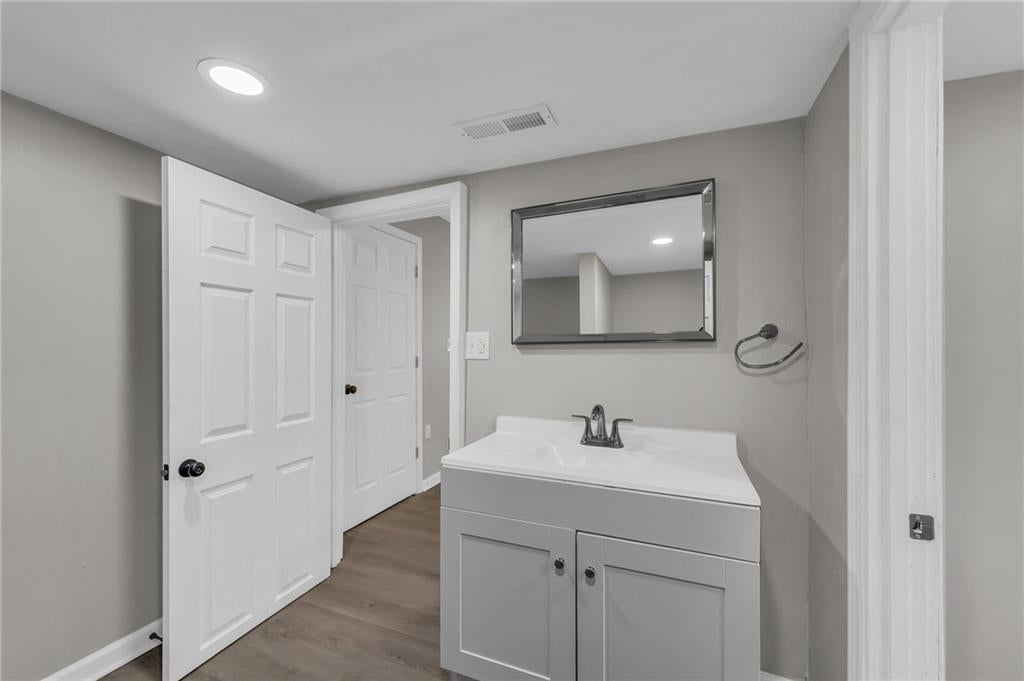 5208 E 8th Street — photo 22