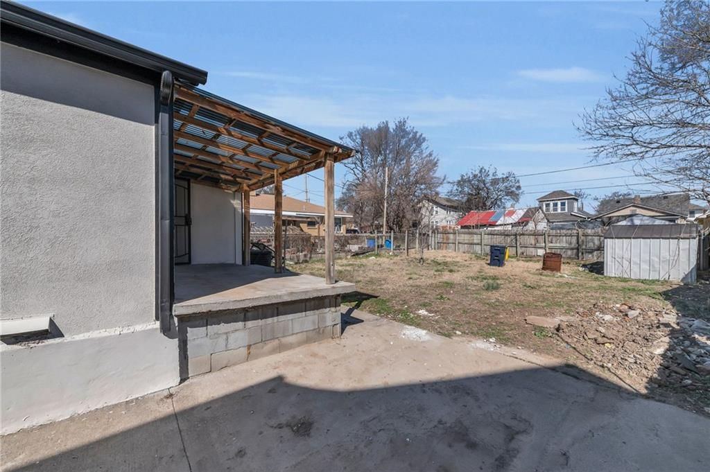 5208 E 8th Street — photo 25