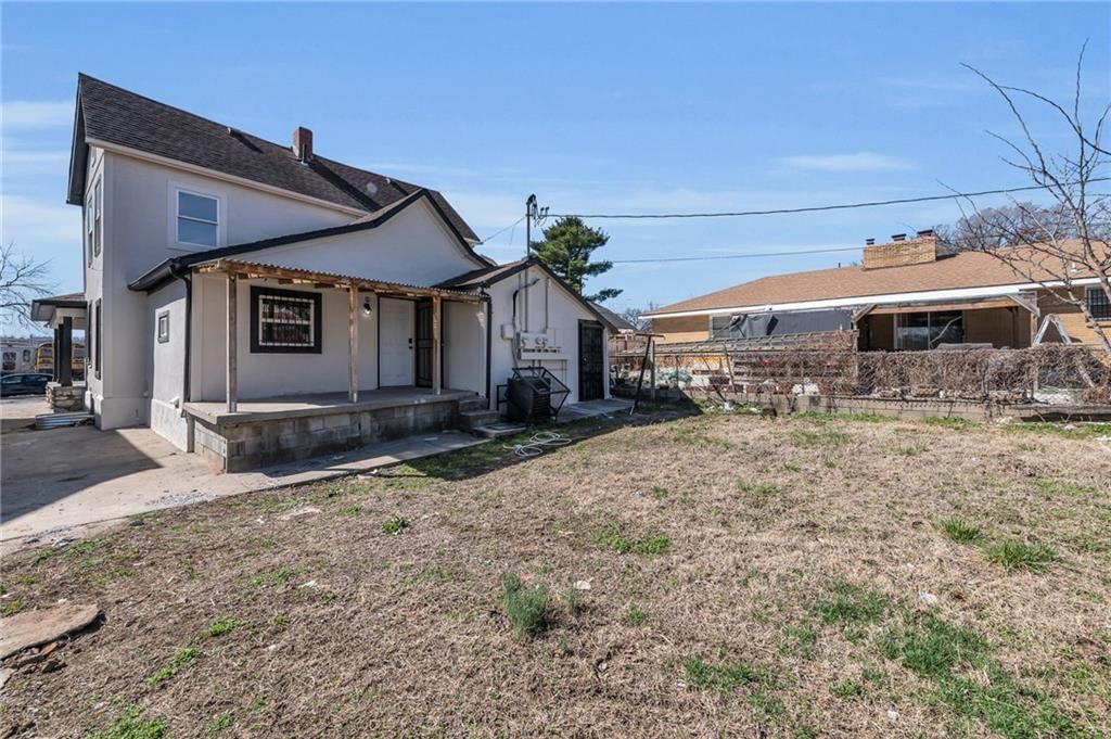 5208 E 8th Street — photo 26