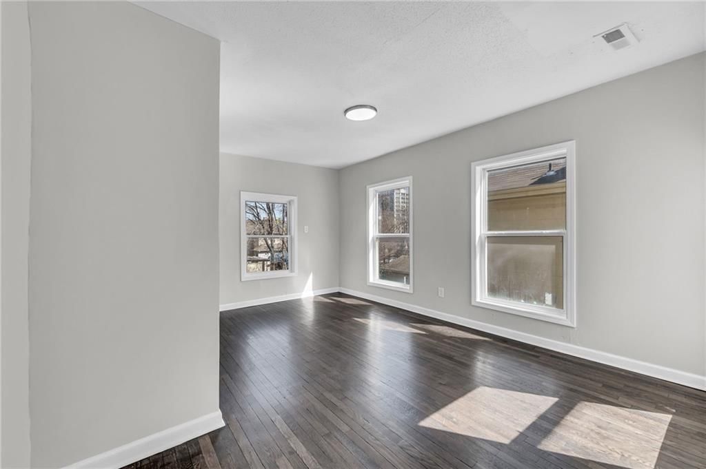 5208 E 8th Street — photo 36