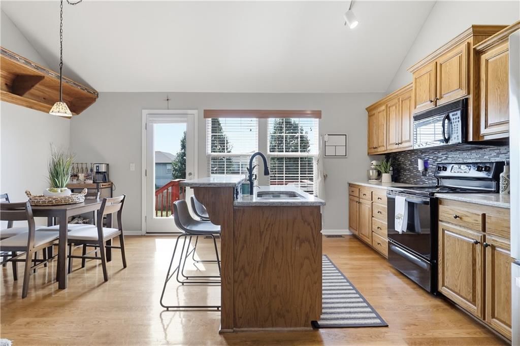 590 S Pine Street — photo 8