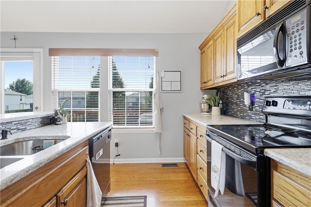 590 S Pine Street — photo 11