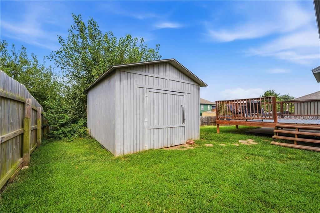 16912 Summit Drive — photo 34